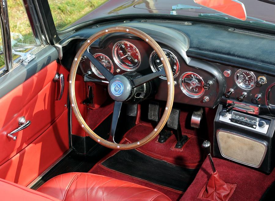  Aston Martin DB4 Convertible 1962 года  (фото 6 из 41)